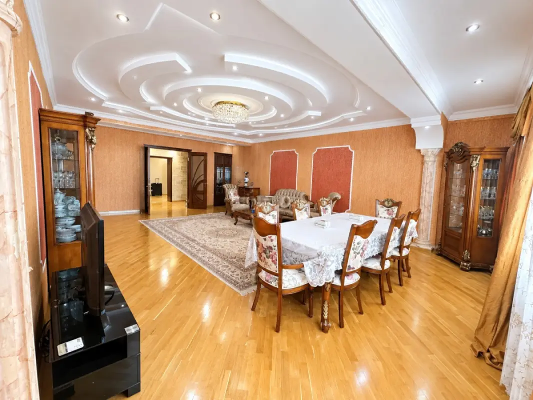 Kirayə verilir 4 otaqlı mənzil 200 m²