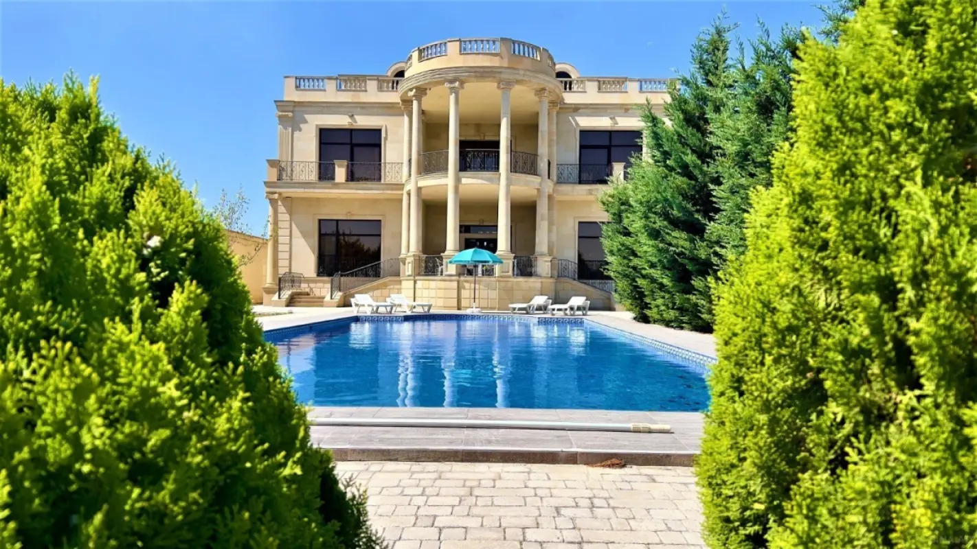 Kirayə verilir 9 otaqlı həyət evi 900 m²