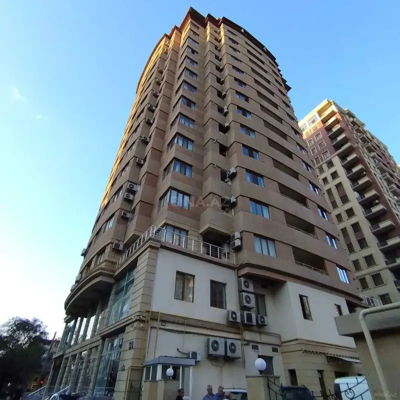 Satılır 3 otaqlı mənzil 155 m²