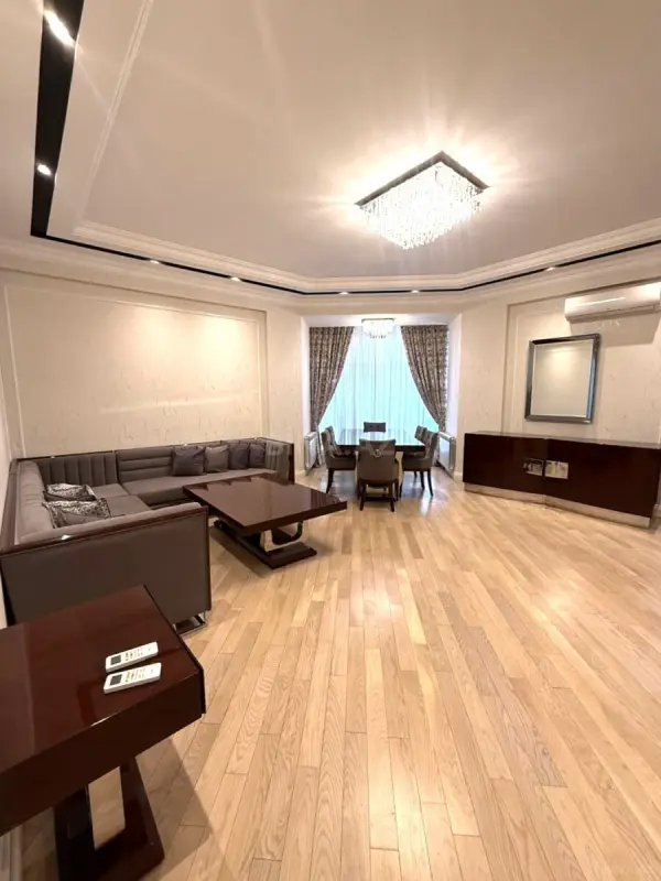 Satılır 2 otaqlı mənzil 115 m²