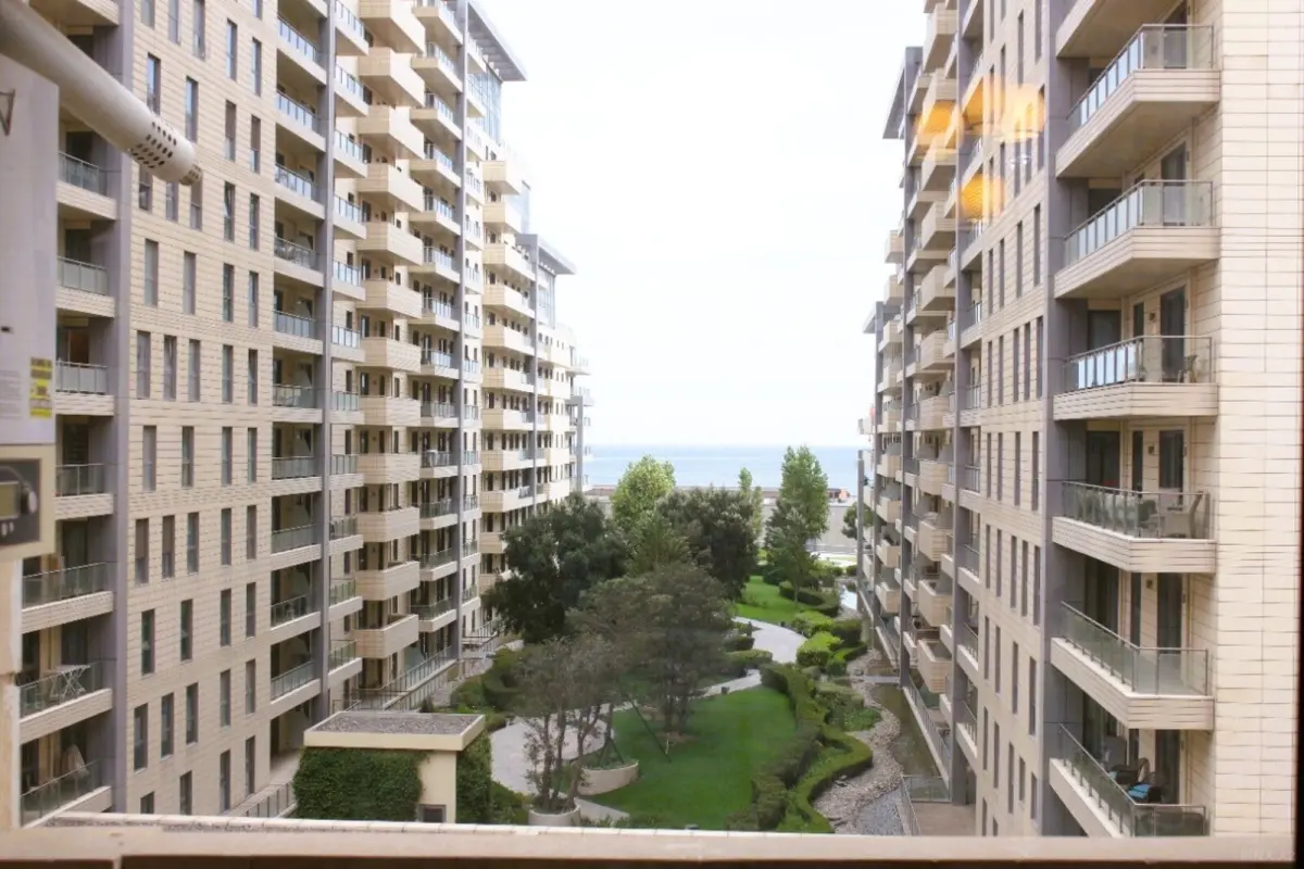 Satılır 4 otaqlı mənzil 216 m²