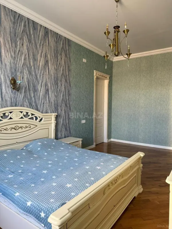 Satılır 10 otaqlı həyət evi 353 m²
