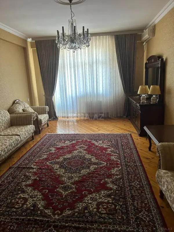 Satılır 3 otaqlı mənzil 130 m²
