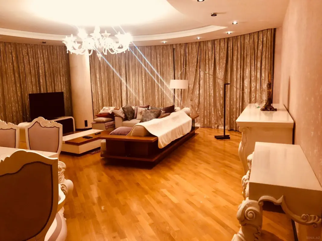 Kirayə verilir 4 otaqlı mənzil 215 m²