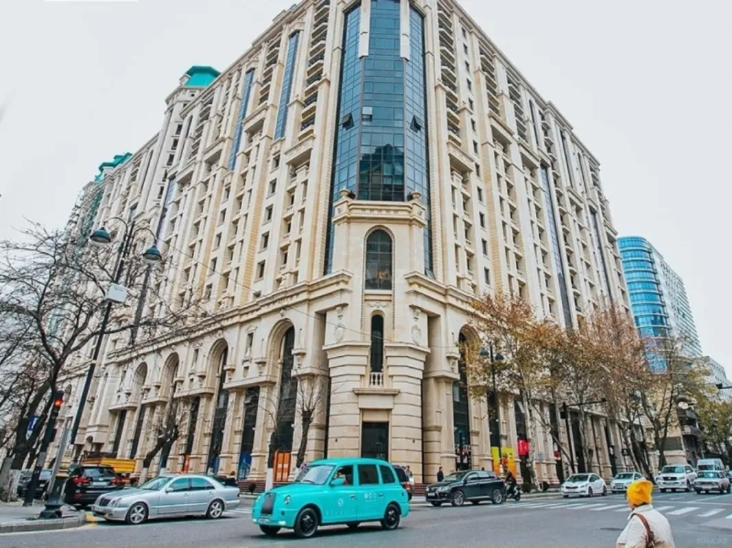 Kirayə verilir 3 otaqlı mənzil 145 m²