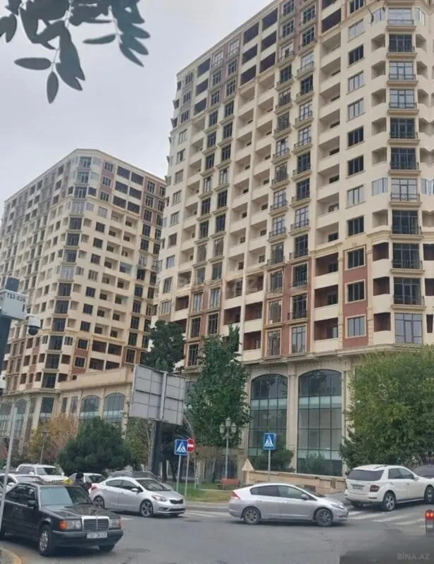 Satılır 3 otaqlı mənzil 139 m²