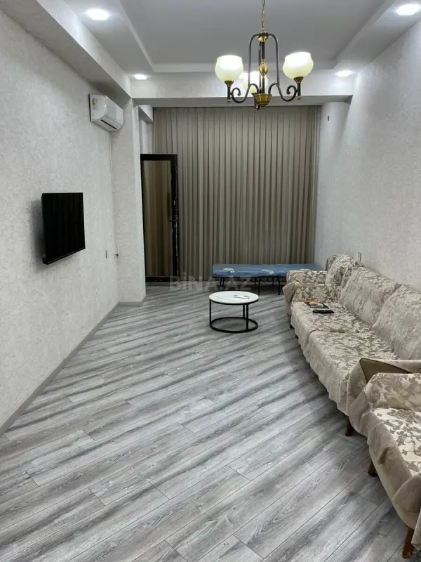 Kirayə verilir 2 otaqlı mənzil 93 m²