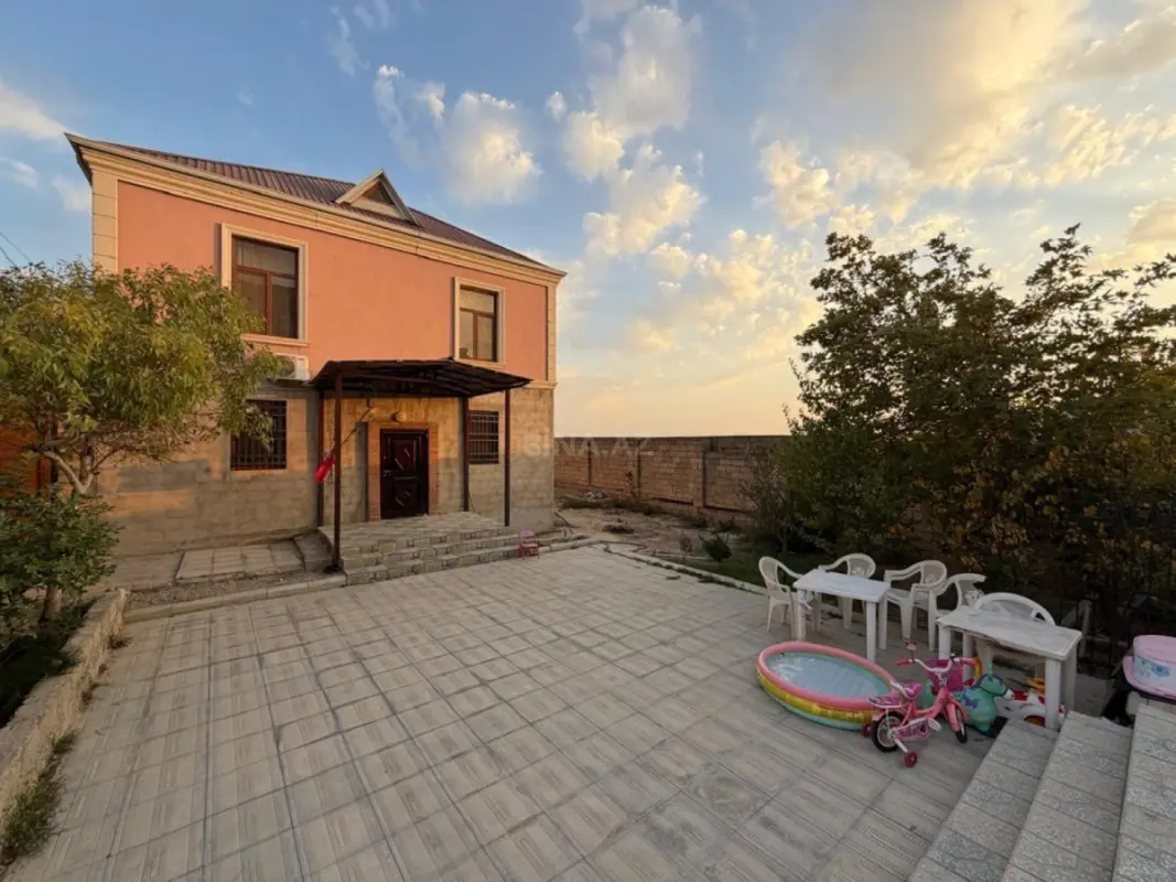 Satılır 5 otaqlı həyət evi 140 m²