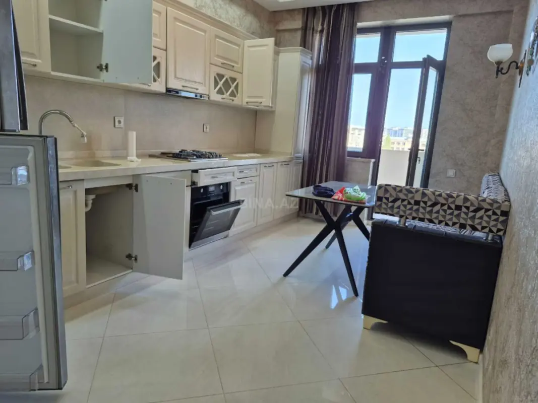 Kirayə verilir 2 otaqlı mənzil 96 m²