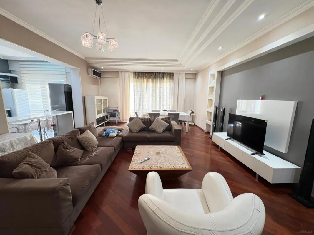 Kirayə verilir 3 otaqlı mənzil 130 m²