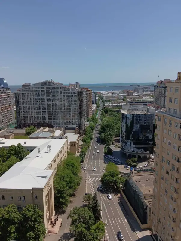 Satılır 4 otaqlı mənzil 225 m²