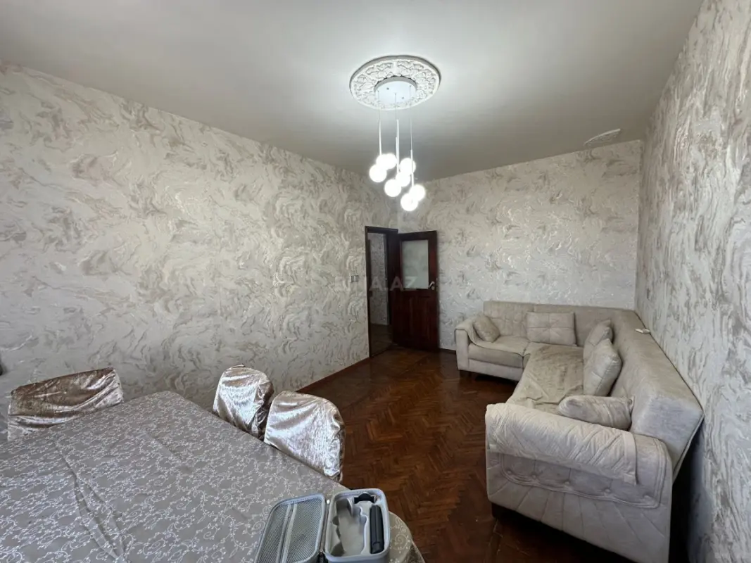 Satılır 4 otaqlı mənzil 90 m²