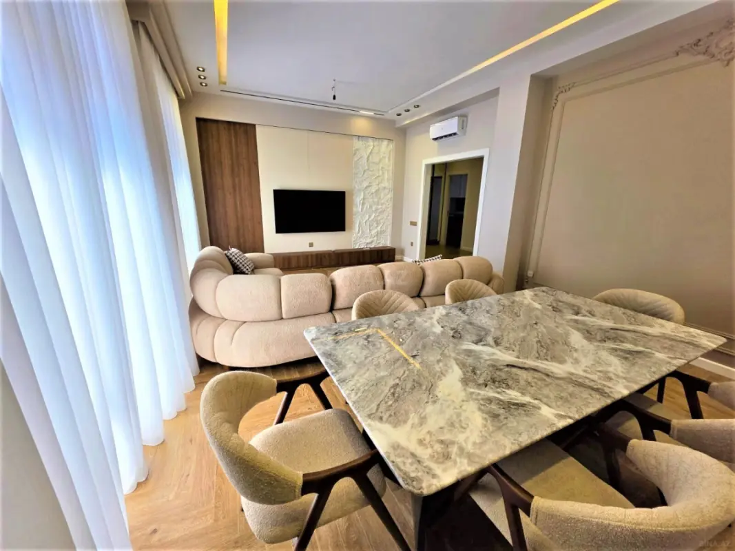 Kirayə verilir 3 otaqlı mənzil 120 m²