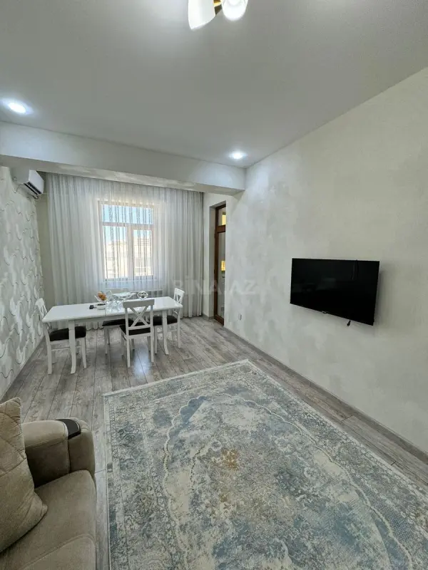 Kirayə verilir 2 otaqlı mənzil 75 m²