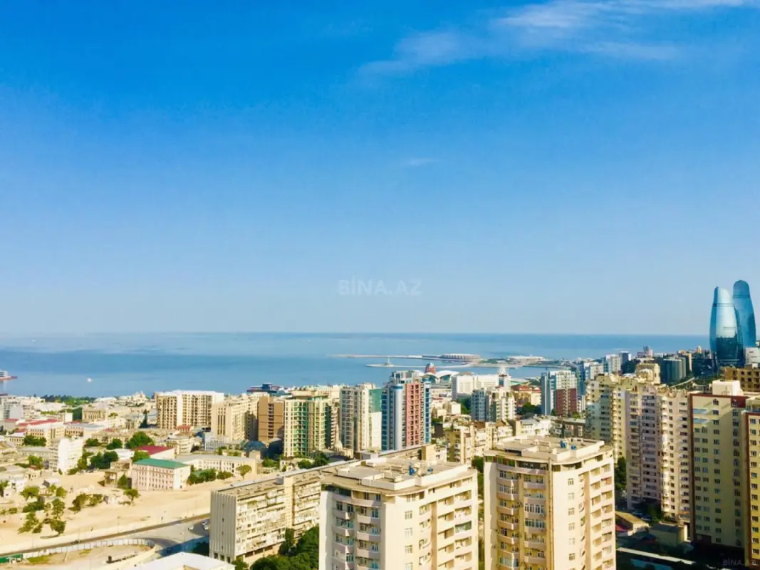 Satılır 5 otaqlı mənzil 230 m²
