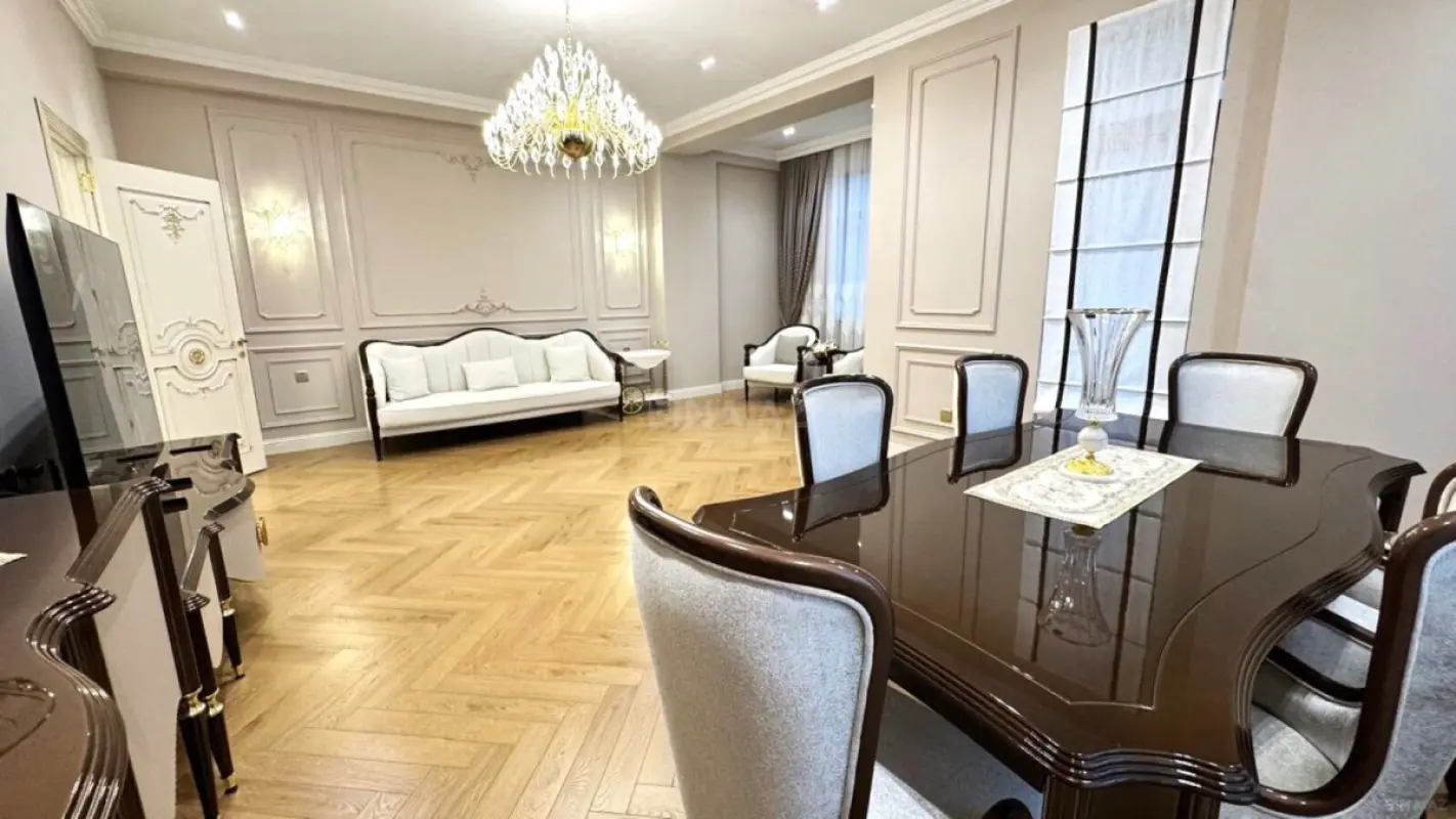 Satılır 3 otaqlı mənzil 150 m²