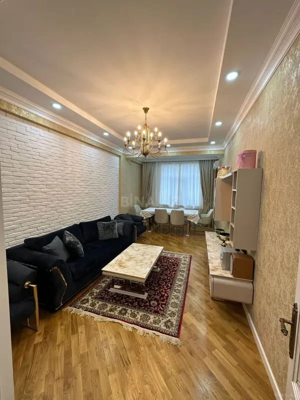 Satılır 3 otaqlı mənzil 135 m²