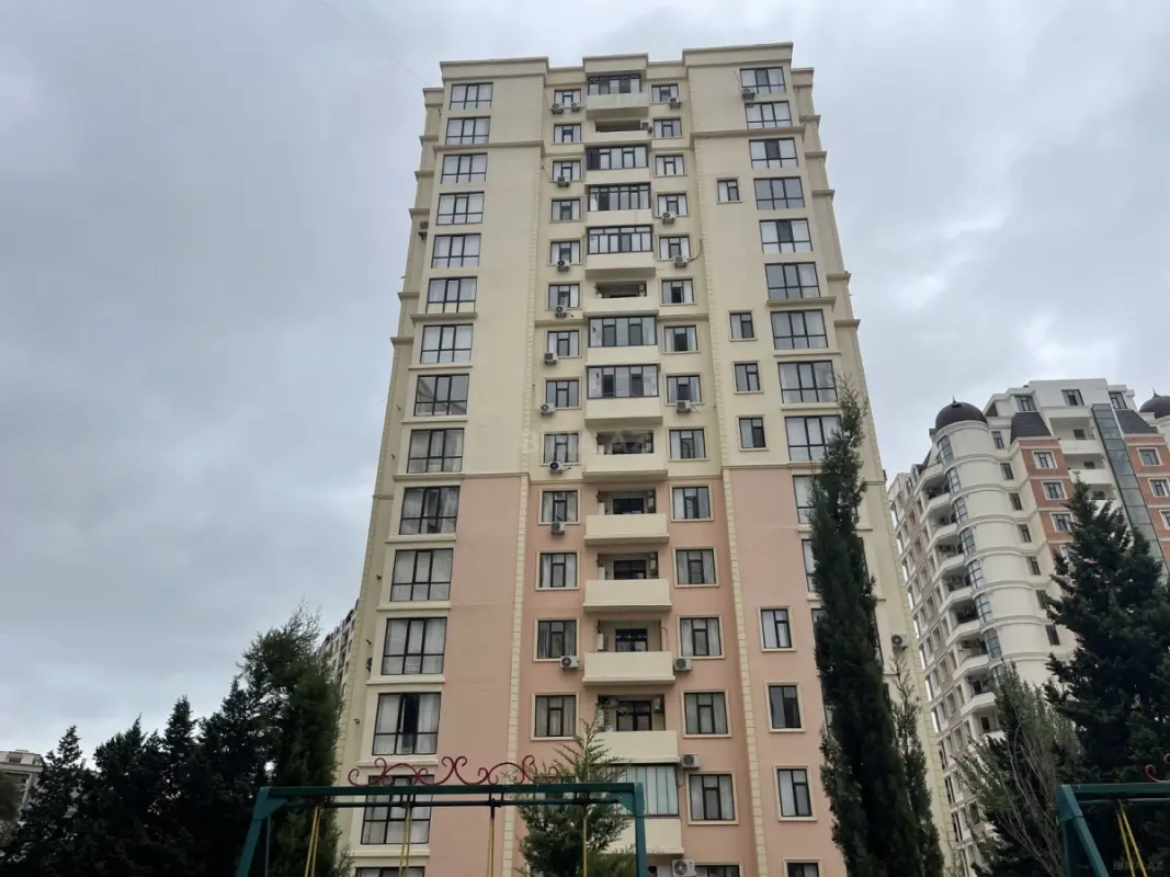 Satılır 4 otaqlı mənzil 157 m²