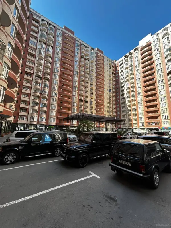 Satılır 3 otaqlı mənzil 137 m²