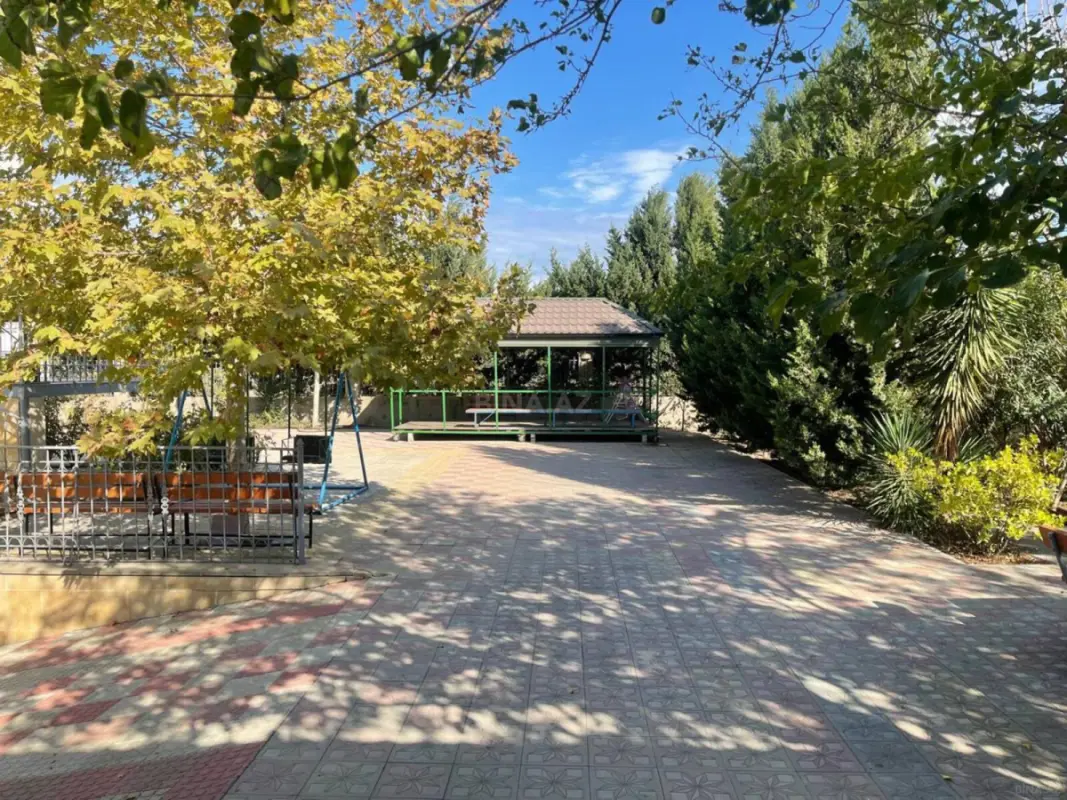 Satılır 6 otaqlı həyət evi 535 m²
