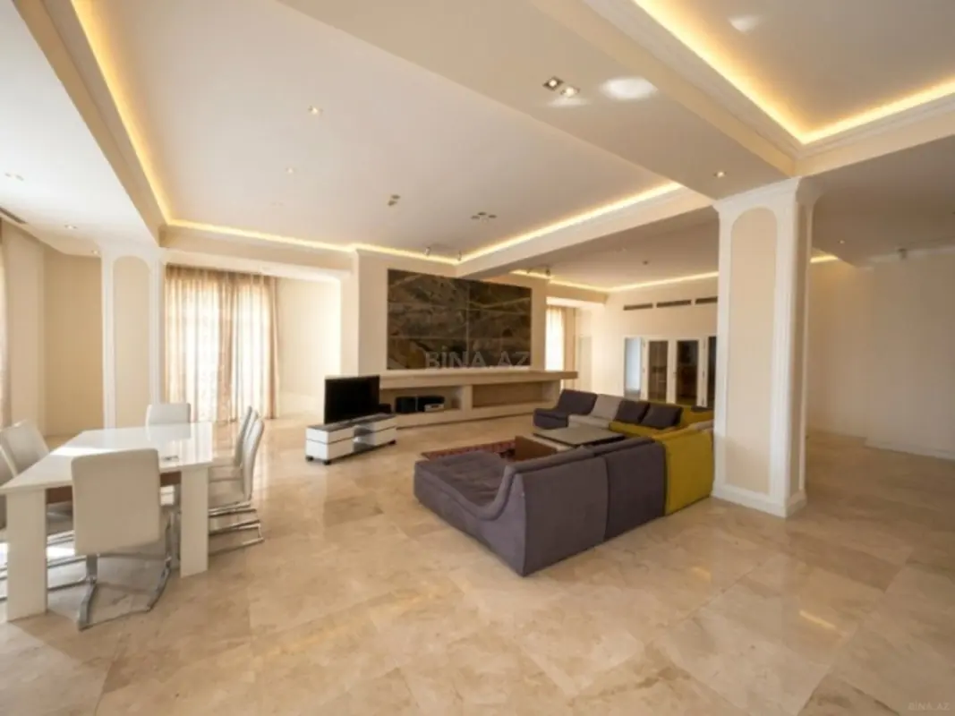 Satılır 5 otaqlı mənzil 800 m²