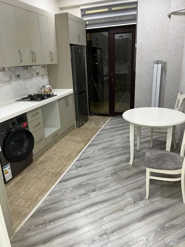 Kirayə verilir 2 otaqlı mənzil 95 m²