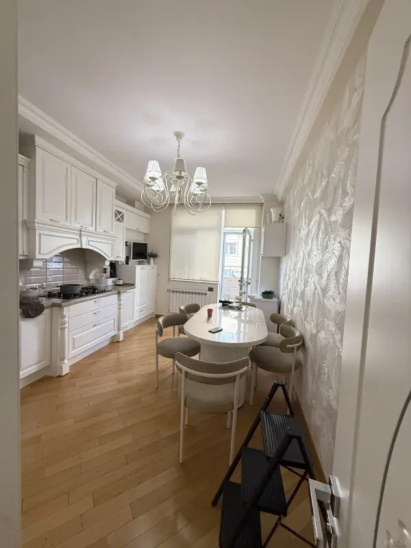 Satılır 3 otaqlı mənzil 160 m²