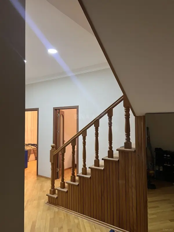 Satılır 5 otaqlı mənzil 200 m²