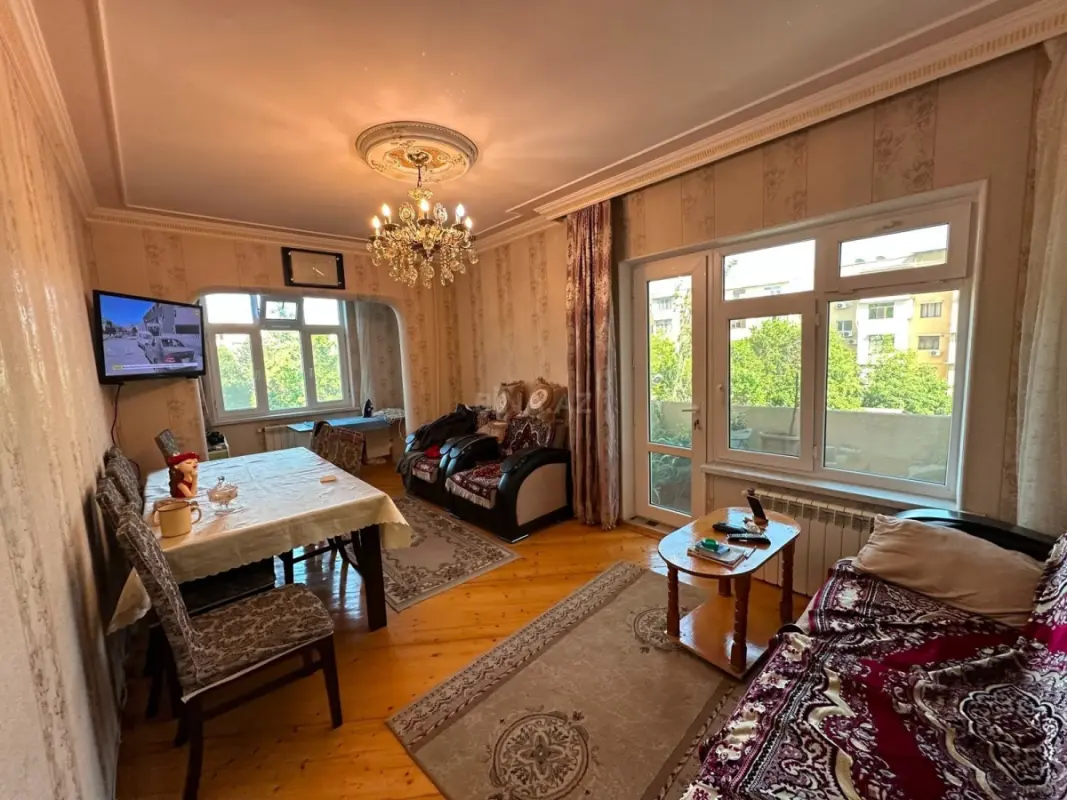 Satılır 4 otaqlı mənzil 110 m²