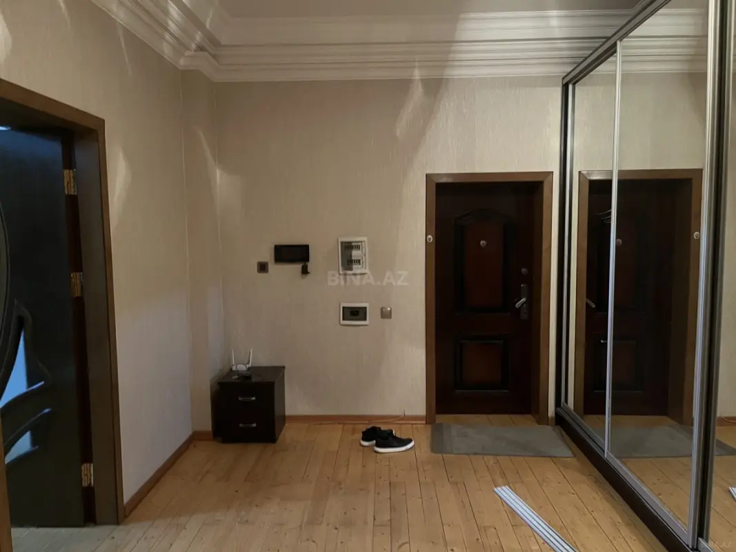 Kirayə verilir 3 otaqlı mənzil 130 m²