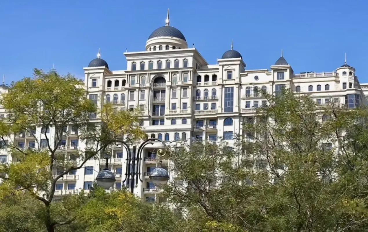 Satılır 4 otaqlı mənzil 153 m²