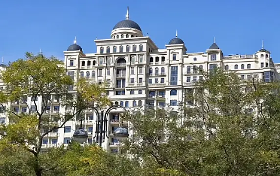 Satılır 4 otaqlı mənzil 153 m² — Bakı 4 otaq 153.00 m²