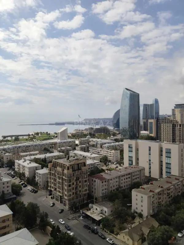 Satılır 3 otaqlı mənzil 101 m²