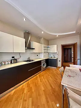 Kirayə verilir 3 otaqlı mənzil 100 m² — Bakı, Nərimanov 3 otaq 100.00 m²