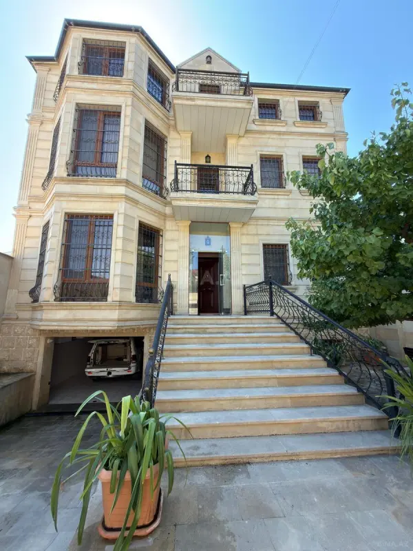 Satılır 5 otaqlı həyət evi 400 m²