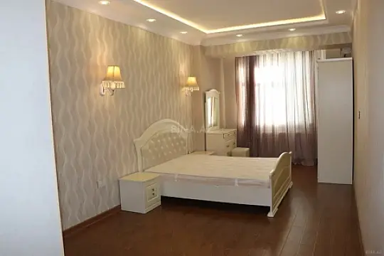 Kirayə verilir 3 otaqlı mənzil 150 m² — Bakı 3 otaq 150.00 m²