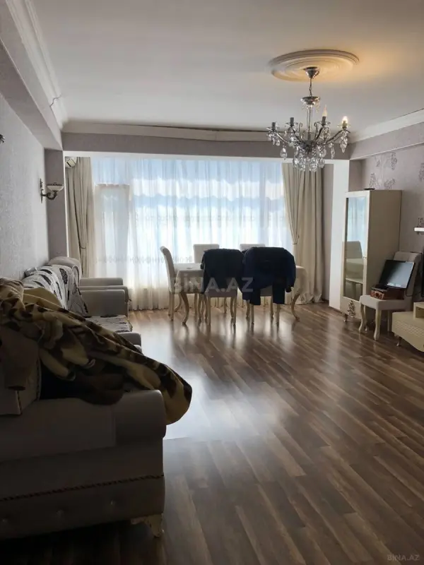 Satılır 2 otaqlı mənzil 110 m²