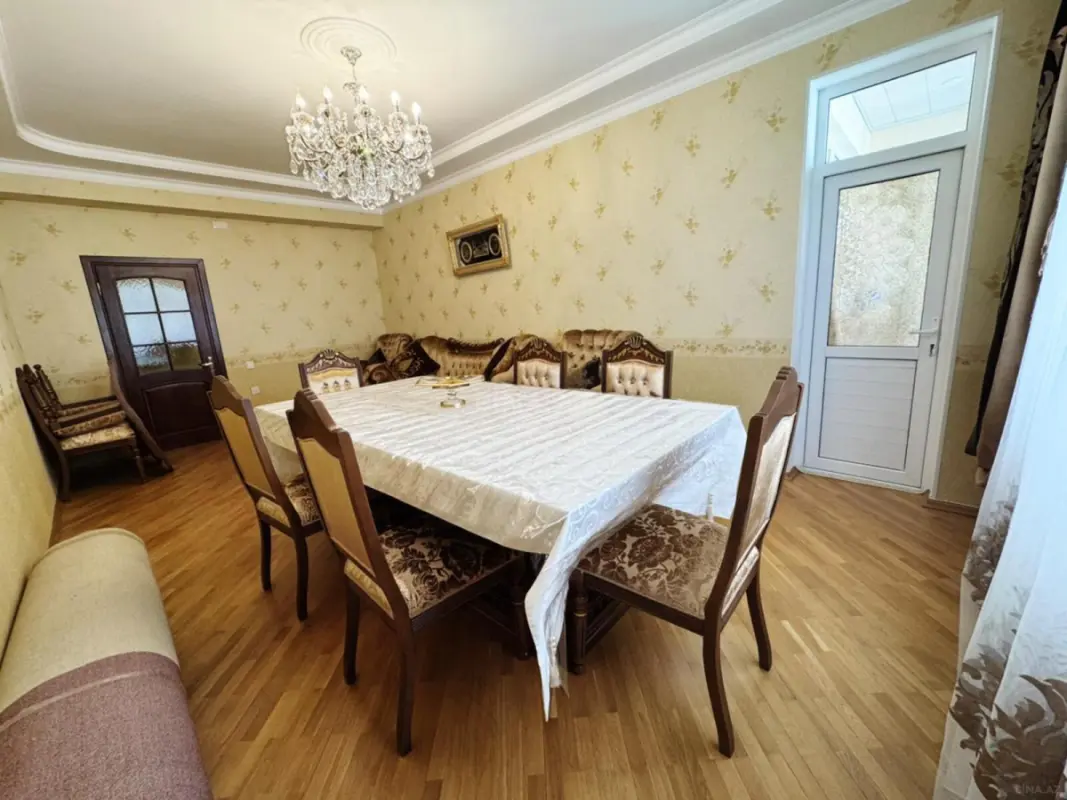 Satılır 4 otaqlı mənzil 138 m²