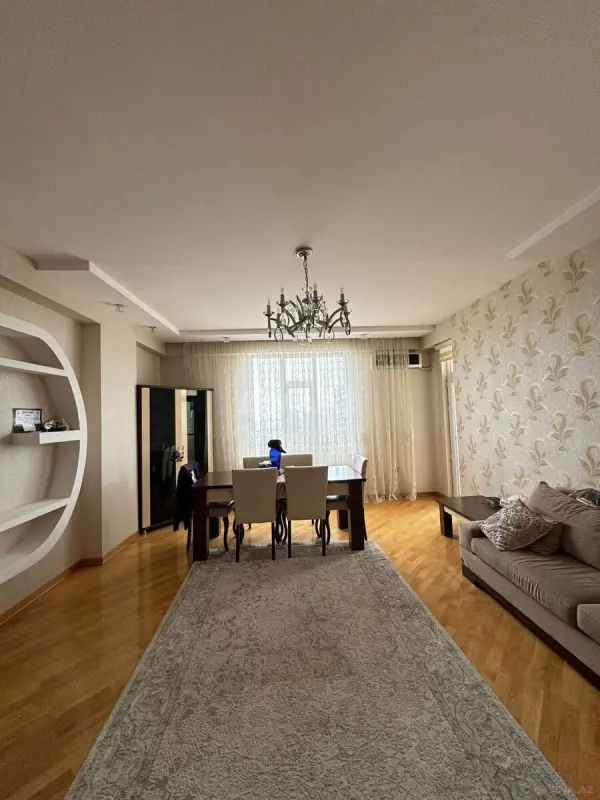 Satılır 3 otaqlı mənzil 118 m²