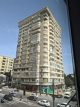 Satılır 3 otaqlı mənzil 130 m² — Bakı 3 otaq 130.00 m²