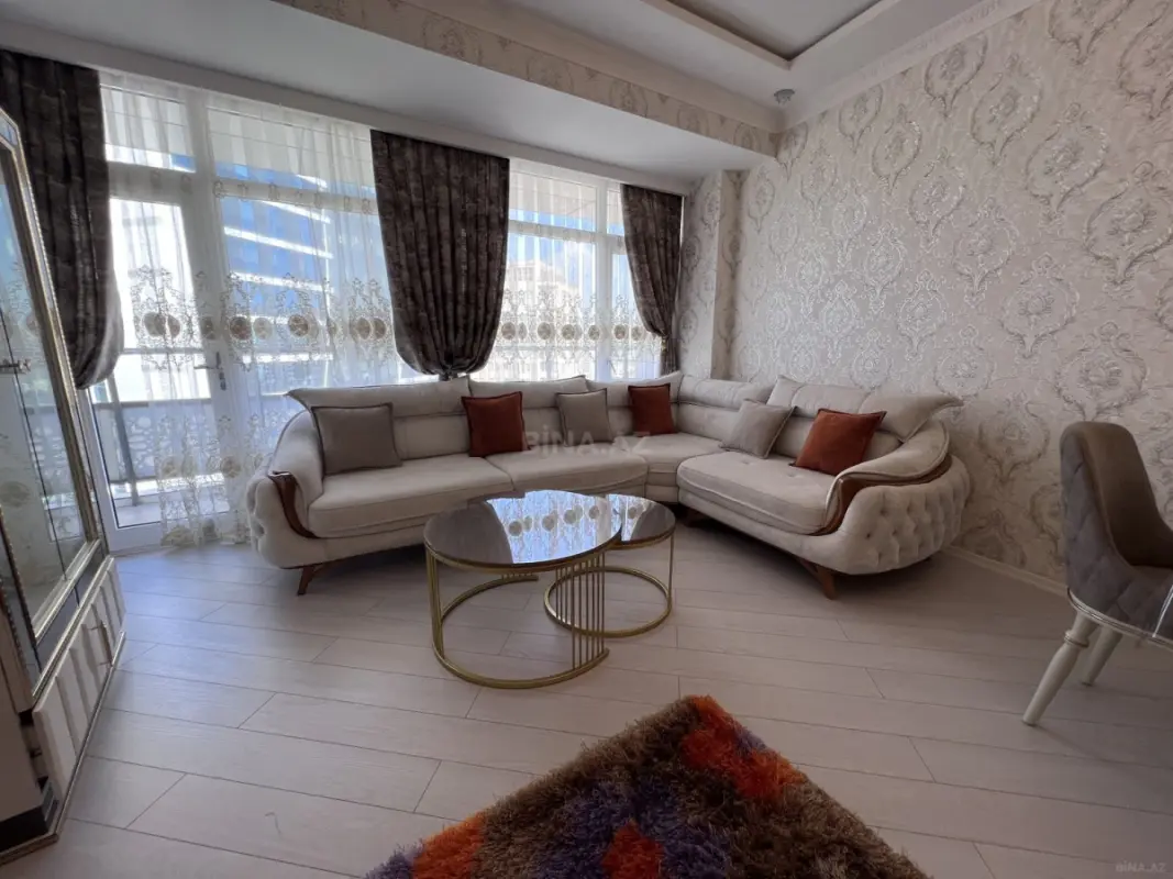 Kirayə verilir 2 otaqlı mənzil 105 m²