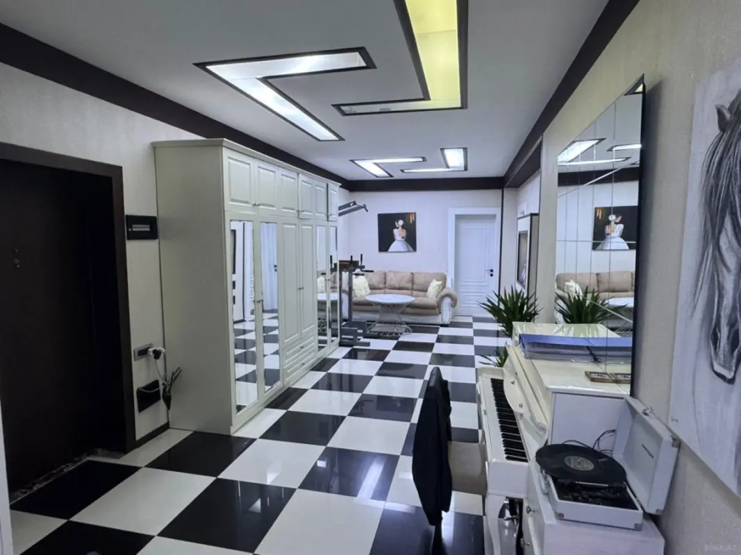 Satılır 4 otaqlı mənzil 170 m²