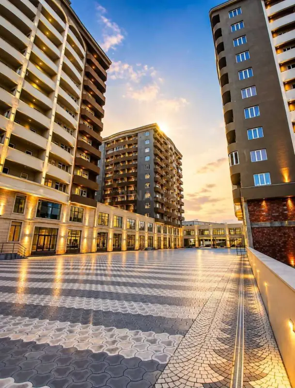 Satılır 4 otaqlı mənzil 147 m²