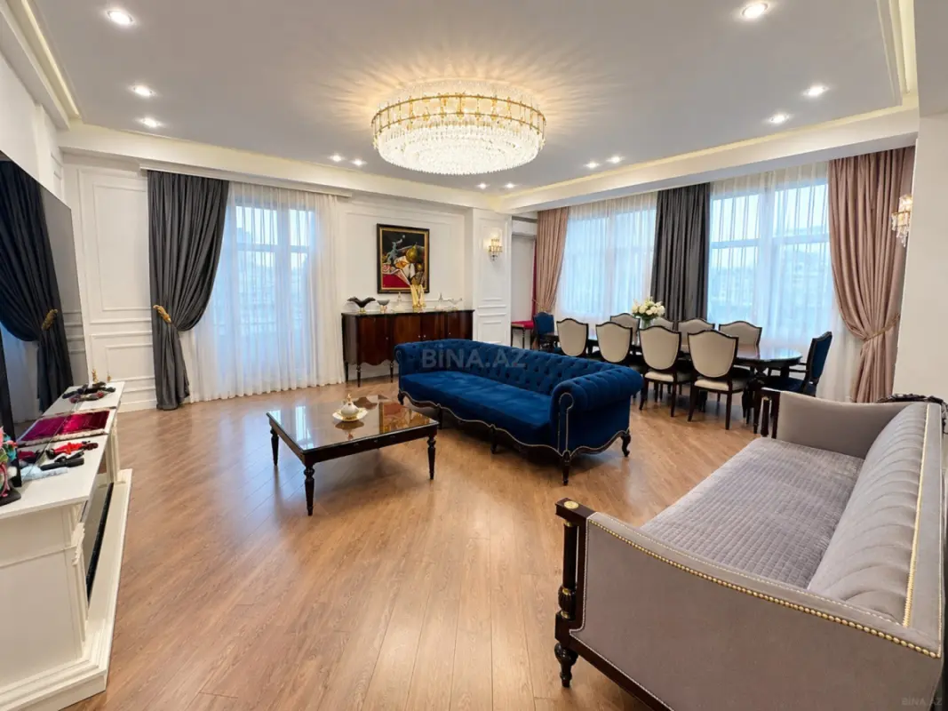 Satılır 4 otaqlı mənzil 210 m²