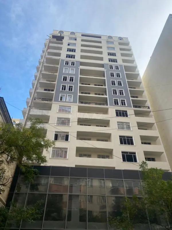 Satılır 4 otaqlı mənzil 175 m²