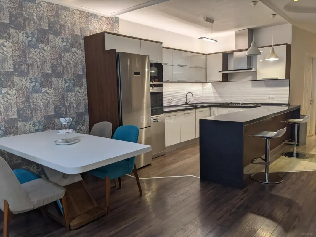 Kirayə verilir 3 otaqlı mənzil 140 m²