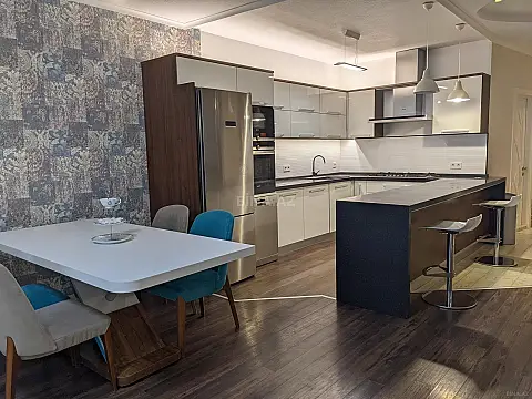 Kirayə verilir 3 otaqlı mənzil 140 m² — Bakı, Nizami 3 otaq 140.00 m²