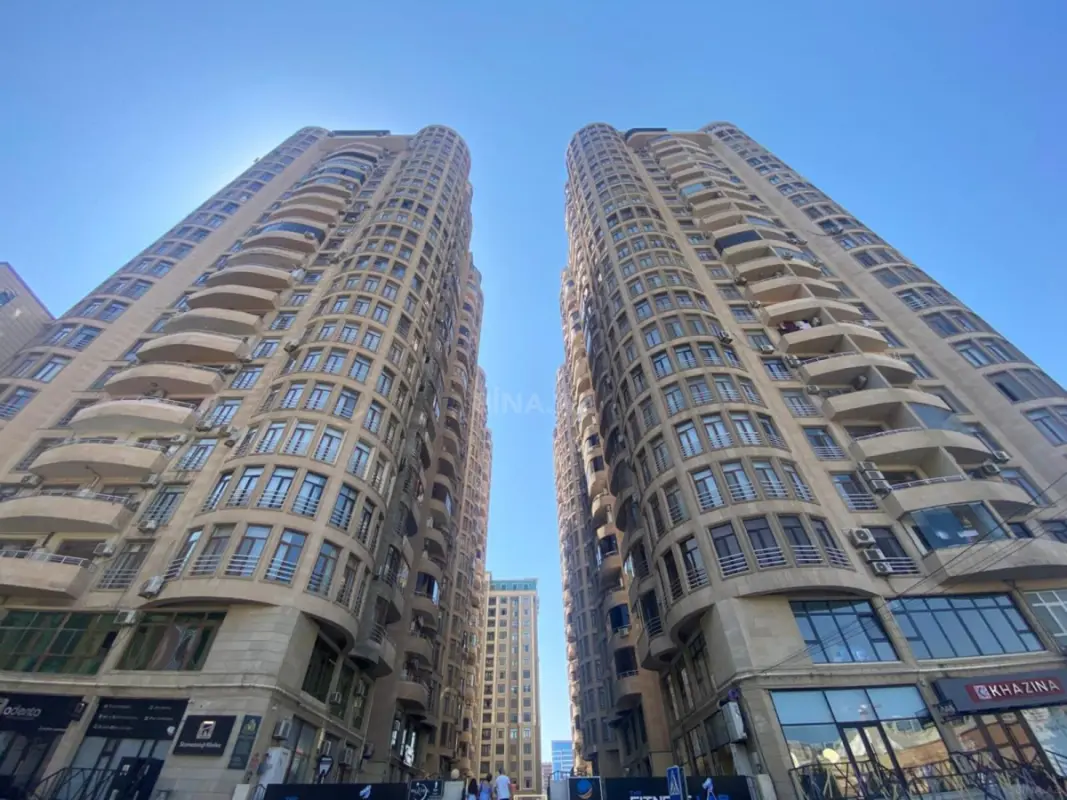 Satılır 4 otaqlı mənzil 166 m²