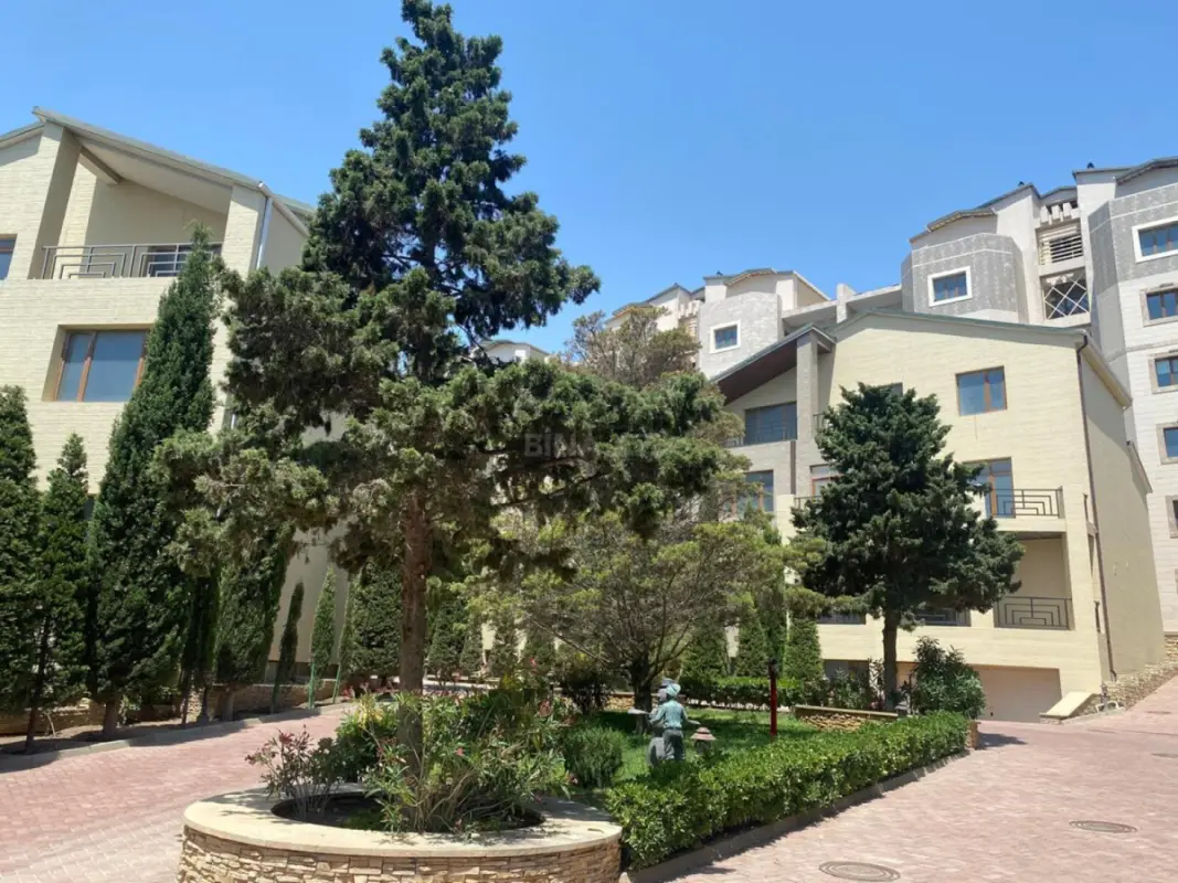 Satılır 3 otaqlı mənzil 157 m²