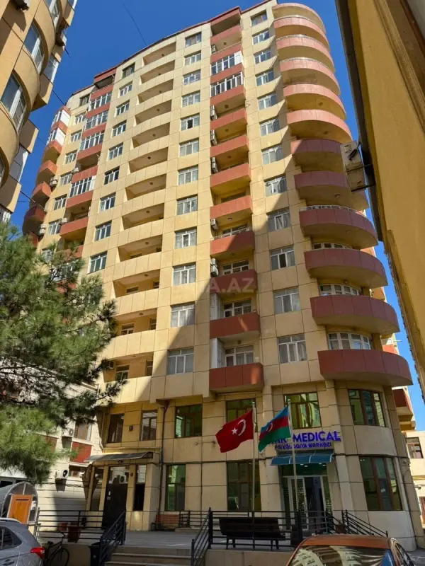 Satılır 4 otaqlı mənzil 220 m²